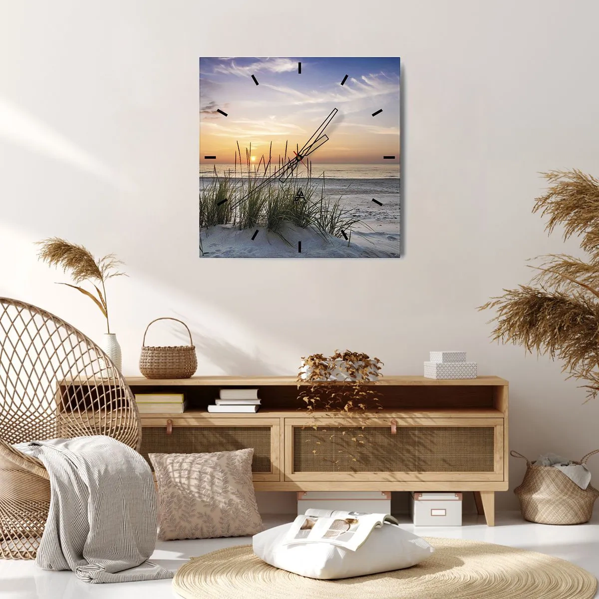 Wanduhr - Glasuhr - Ein Sandstrand bei Sonnenuntergang mit Gras im Hintergrund - 30x30cm - Schau, denk, fühl - Moderne Wanddekoration für Wohnzimmer und Schlafzimmer ARTTOR