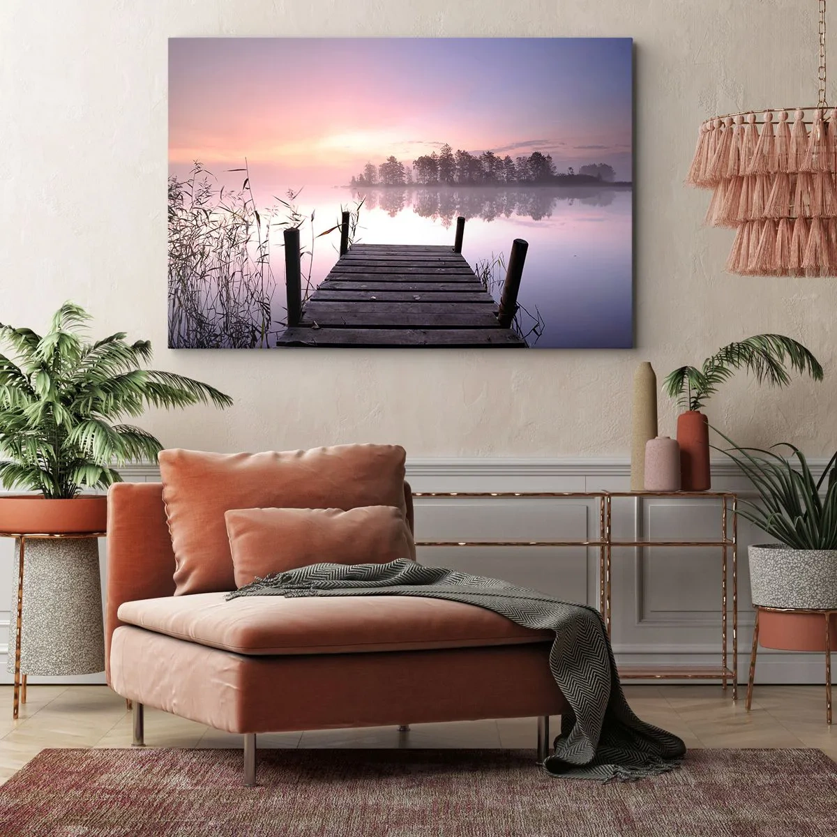 Bild auf Leinwand - Leinwandbild - Ein Steg am Seeufer im Morgengrauen mit Nebel und pastellfarbenem Himmel - 120x80cm - Aus dem lila Nebel ... - Moderne Wanddekoration für Wohnzimmer und Schlafzimmer ARTTOR