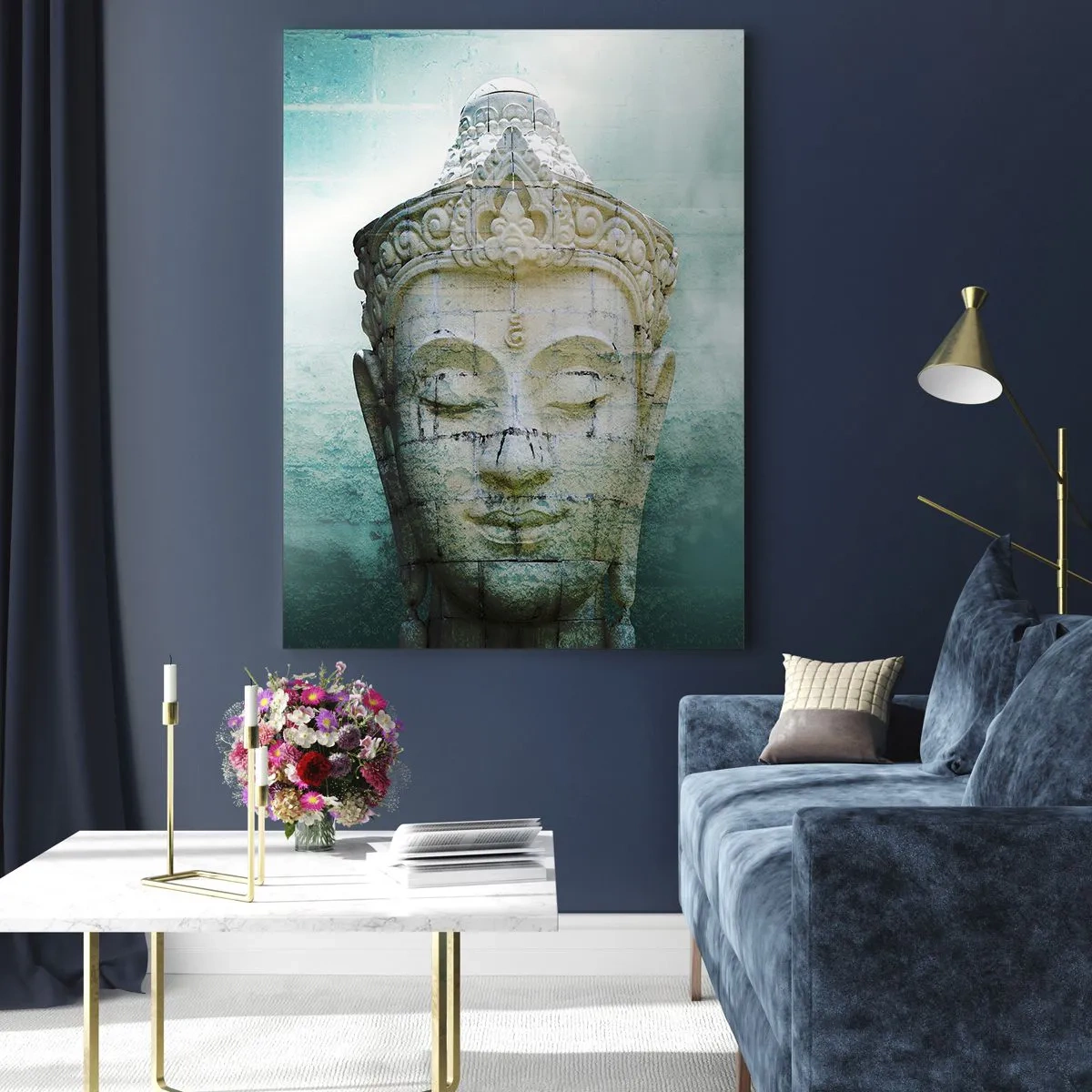 Glasbild - Bild auf glas - Buddha-Statue mit sanftem Nebel vor grünem Hintergrund - 80x120cm - Auf der Suche nach dem Licht - Moderne Wanddekoration für Wohnzimmer und Schlafzimmer ARTTOR