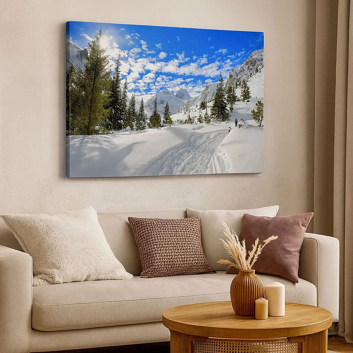Bild auf Leinwand - Leinwandbild - Winterliche Berglandschaft mit Wald und Weg im Schnee - 70x50cm - Im Schnee und in der Sonne - Moderne Wanddekoration für Wohnzimmer und Schlafzimmer ARTTOR