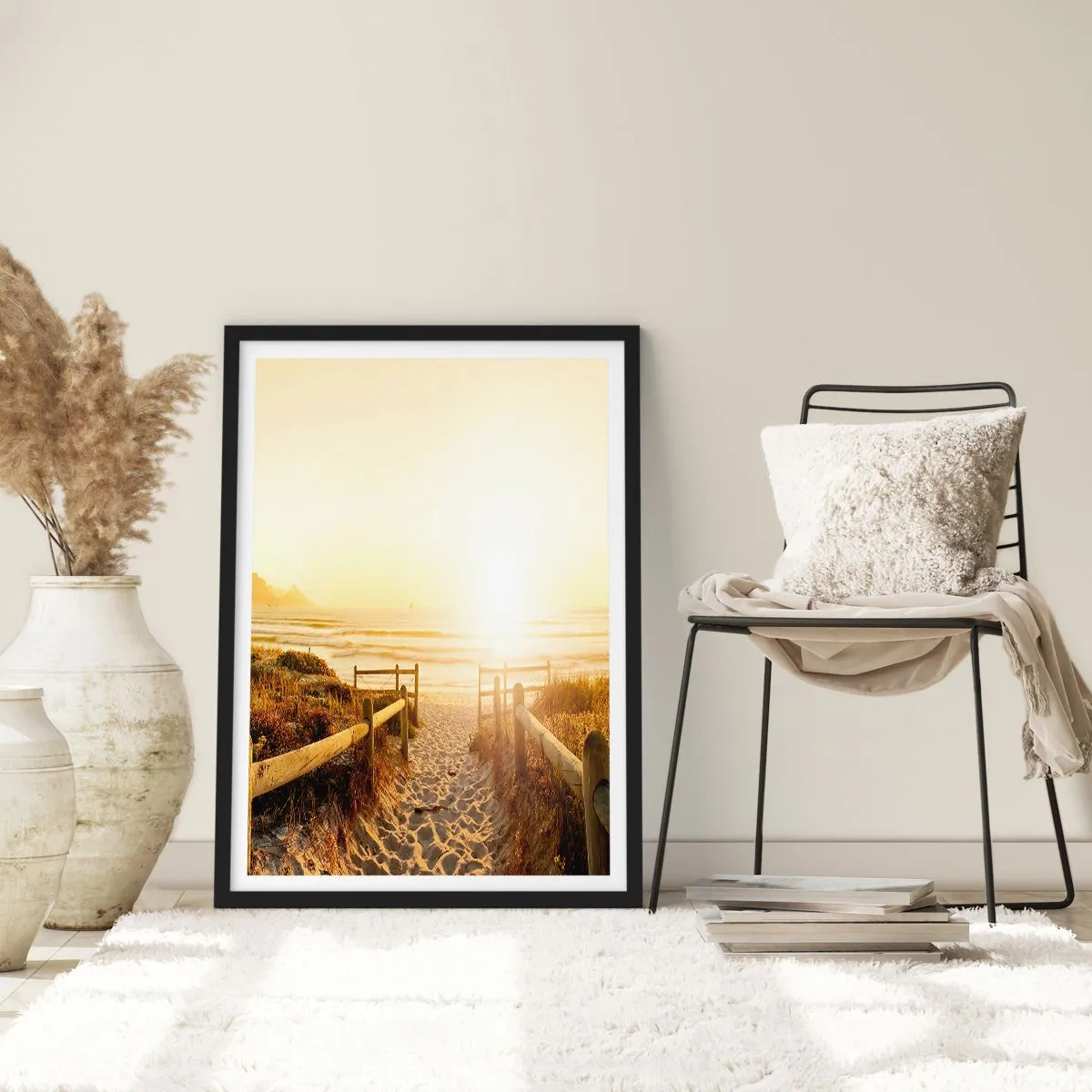 Poster in einem schwarzem Rahmen - Der Weg zum Strand wird von den Strahlen der untergehenden Sonne beleuchtet - 50x70cm - Über die Düne, der Sonne entgegen - Moderne Wanddekoration für Wohnzimmer und Schlafzimmer ARTTOR