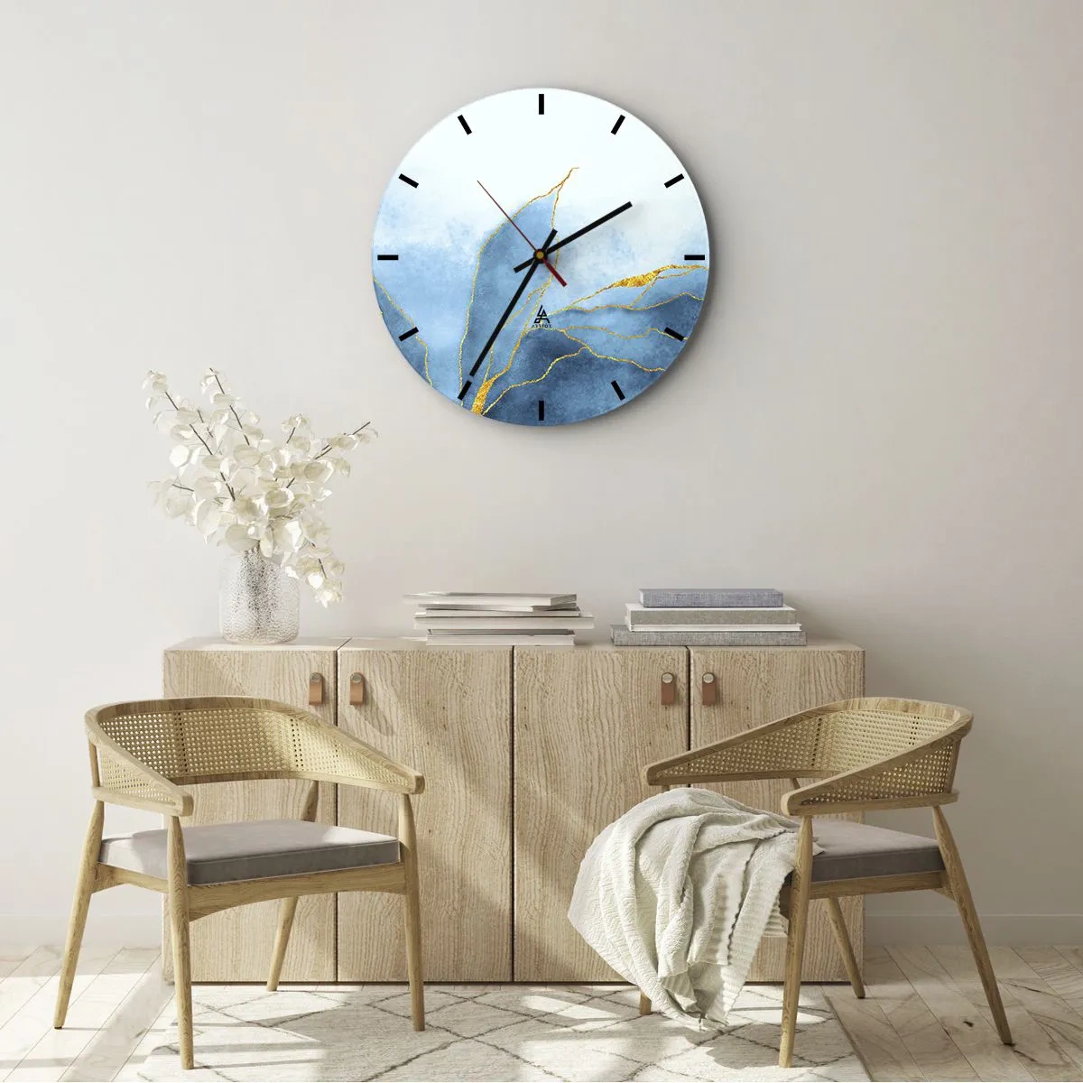 Wanduhr - Glasuhr - Abstrakte blaue Berge mit goldenen Linien auf hellem Hintergrund - 30x30cm - Blau im Gold - Moderne Wanddekoration für Wohnzimmer, Küche und Schlafzimmer ARTTOR