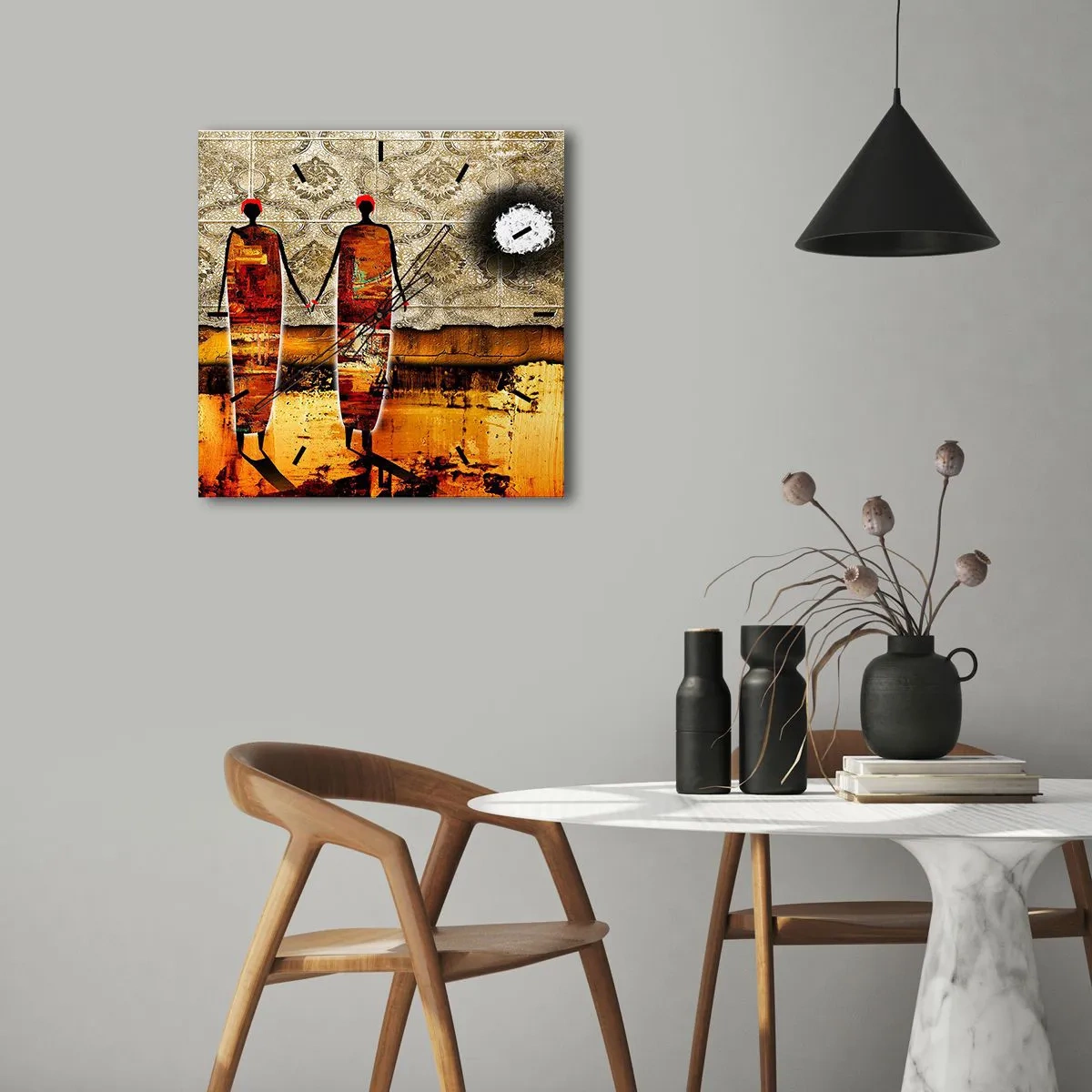 Wanduhr - Glasuhr - Ein abstraktes Figurenpaar vor einem Hintergrund aus goldenen Mustern und einer Landschaft. - 30x30cm - Ethnische Zusammensetzung in den Farben Afrikas - Moderne Wanddekoration für Wohnzimmer und Schlafzimmer ARTTOR