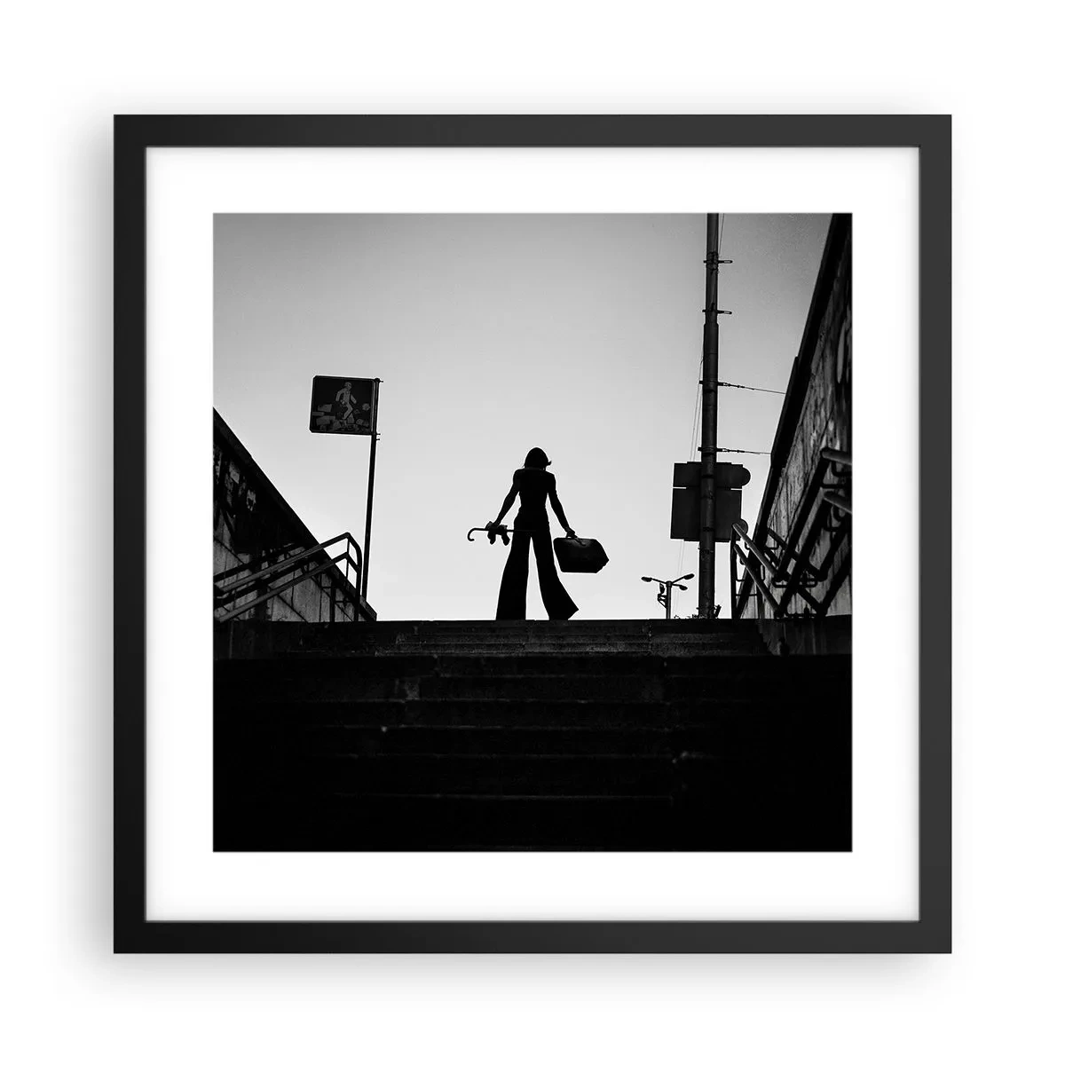 Poster in einem schwarzem Rahmen - Städtisches Wandern - 40x40 cm