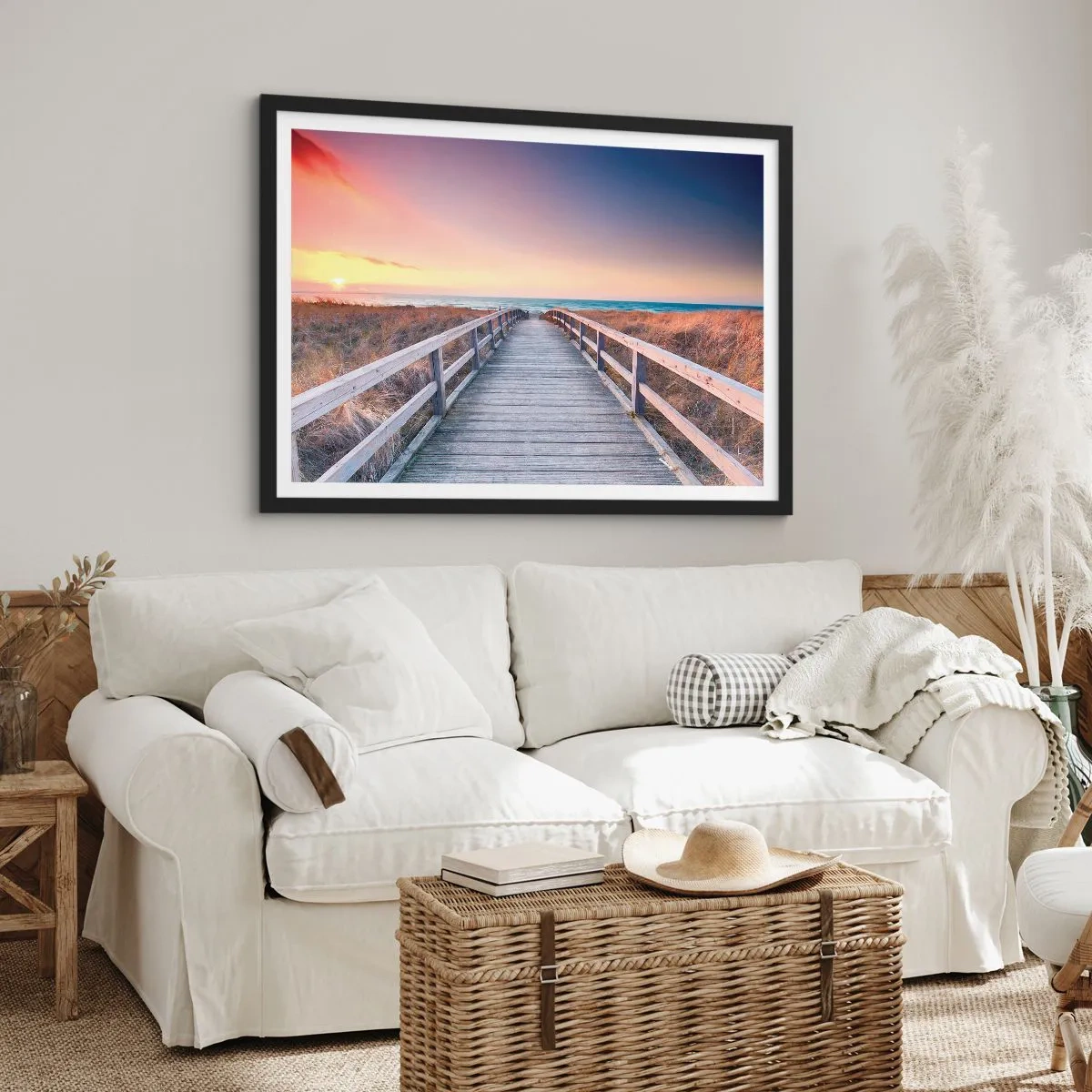 Poster in einem schwarzem Rahmen - Ein Holzsteg führt bei Sonnenuntergang zum Strand, der Himmel ist in Pastellfarben gemalt. - 100x70cm - Baltische Abend-Aurora - Moderne Wanddekoration für Wohnzimmer und Schlafzimmer ARTTOR