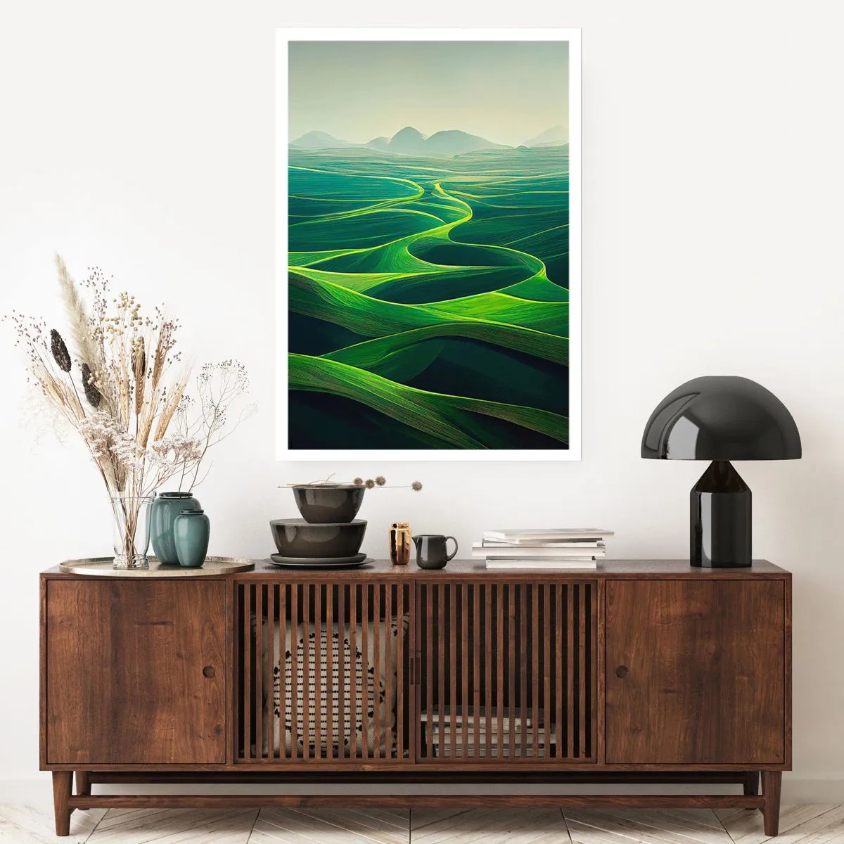 Poster - Grüne, sanfte Felder mit Blick auf die Berge - 50x70cm - In den grünen Tälern - Moderne Wanddekoration für Wohnzimmer und Schlafzimmer ARTTOR