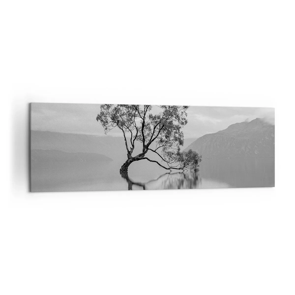 Bild auf Leinwand - Leinwandbild - Ein einsamer Baum spiegelt sich im Wasser mit Bergen im Hintergrund - 160x50cm - Es gibt so ein Land - Moderne Wanddekoration für Wohnzimmer und Schlafzimmer ARTTOR