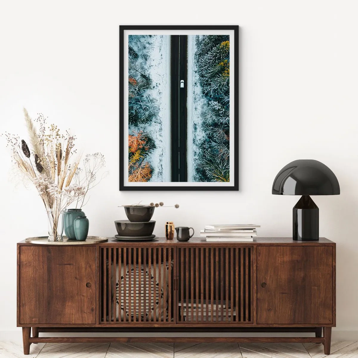 Poster in einem schwarzem Rahmen - Schnitt durch den Winterwald - 40x50 cm