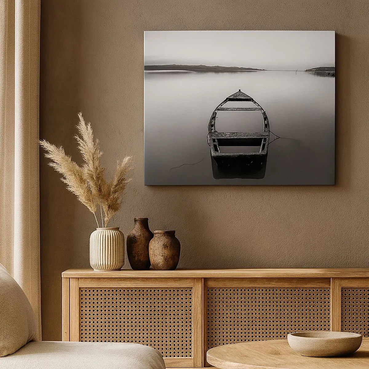 Bild auf Leinwand - Leinwandbild - Ein einsames Boot auf einem ruhigen See in Schwarz-Weiß-Tönen - 70x50cm - Sehnsucht und Melancholie - Moderne Wanddekoration für Wohnzimmer und Schlafzimmer ARTTOR