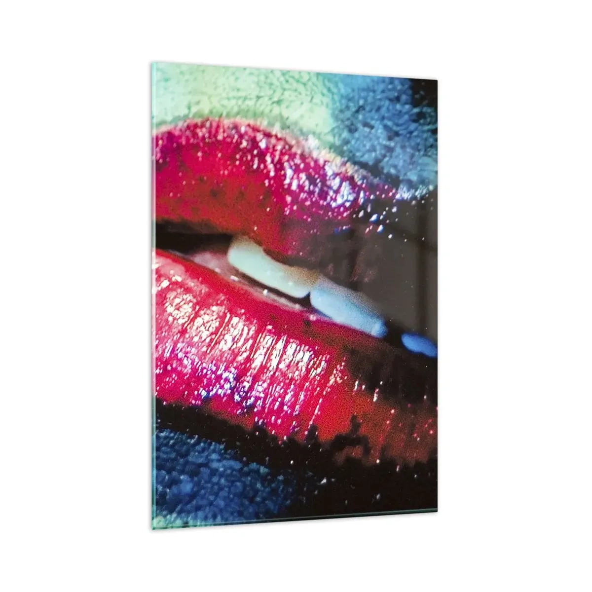 Glasbild - Bild auf glas - Nahaufnahme von bunten, glänzenden Lippen vor künstlerischem Hintergrund - 80x120cm - Sinnlich und verstörend - Moderne Wanddekoration für Wohnzimmer und Schlafzimmer ARTTOR