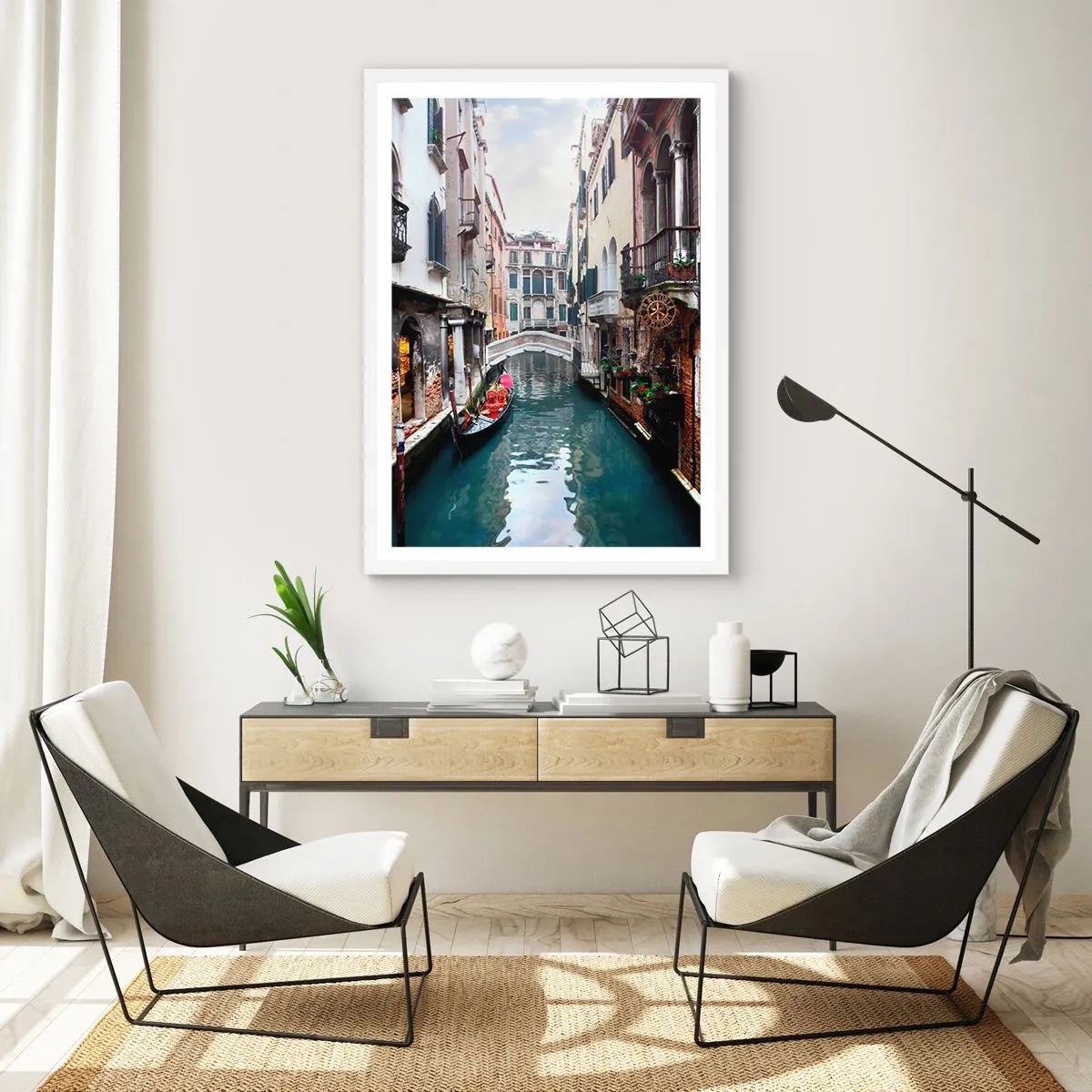 Poster in einem weißen Rahmen - Venezianische Landschaft mit Gondel und Brücke - 40x50 cm