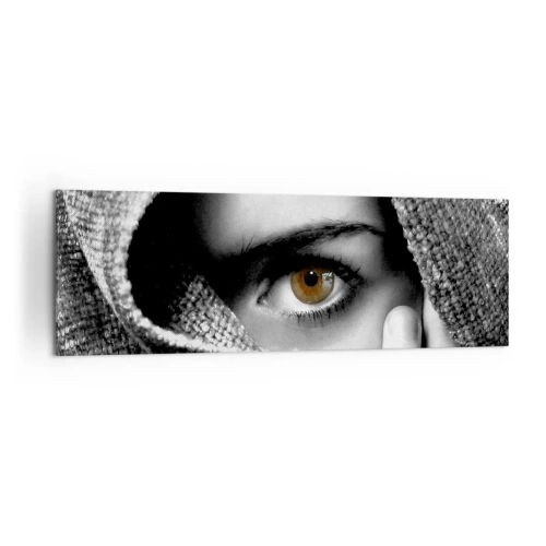 Bild auf Leinwand - Leinwandbild - Porträt einer Frau mit bernsteinfarbenen Augen, bedeckt mit einem Stoff in Grautönen. - 160x50cm - Erfahre das Geheimnis - Moderne Wanddekoration für Wohnzimmer und Schlafzimmer ARTTOR