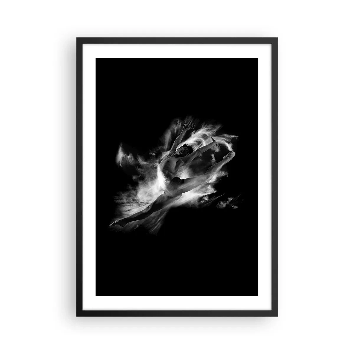 Poster in einem schwarzem Rahmen - Eine Tänzerin in dynamischer Bewegung vor schwarzem Hintergrund - 50x70cm - Im Flug hängen geblieben - Moderne Wanddekoration für Wohnzimmer und Schlafzimmer ARTTOR