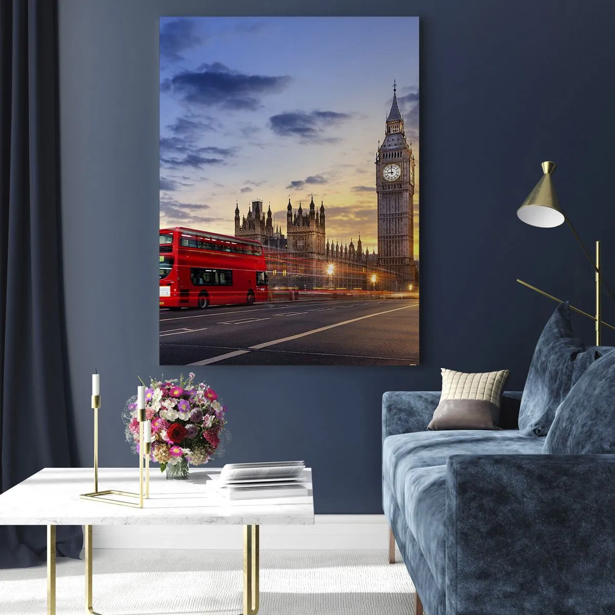 Glasbild - Bild auf glas - Ein roter Bus mit Big Ben und den Houses of Parliament im Hintergrund in der Abenddämmerung. - 80x120cm - Spezielle Charaktere - Moderne Wanddekoration für Wohnzimmer und Schlafzimmer ARTTOR