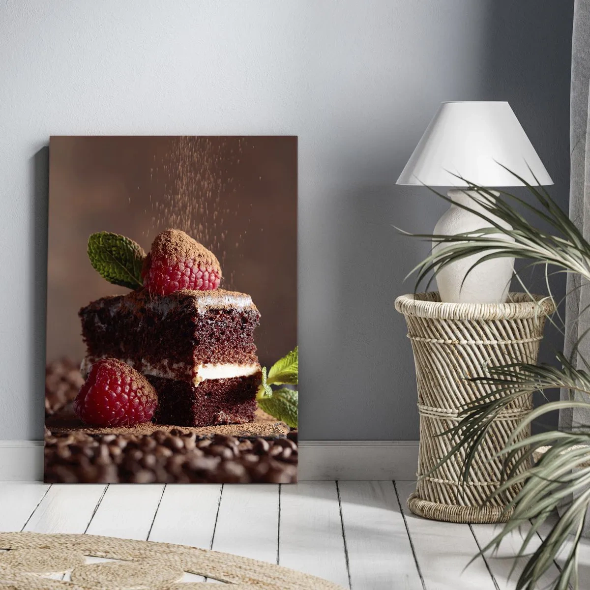 Bild auf Leinwand - Leinwandbild - Schokoladenkuchen mit Himbeeren und Minze auf einem Hintergrund aus Kakaobohnen - 50x70cm - Das Leben ist süß - Moderne Wanddekoration für Wohnzimmer und Schlafzimmer ARTTOR