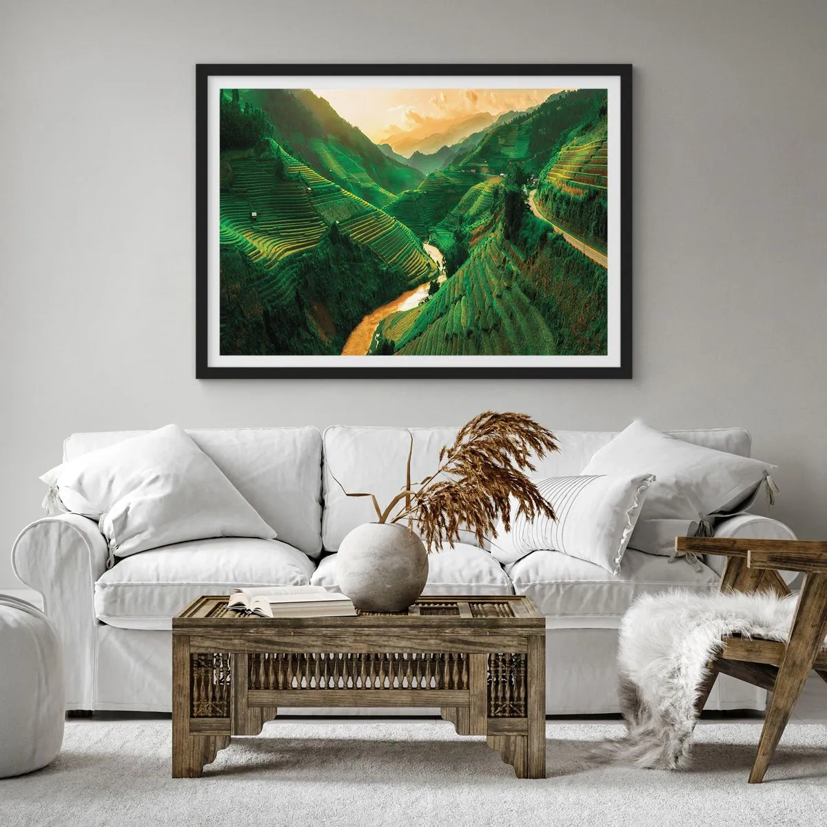 Poster in einem schwarzem Rahmen - Malerische Reisterrassen in einem grünen Tal, beleuchtet von der untergehenden Sonne - 70x50cm - Vietnamesisches Tal - Moderne Wanddekoration für Wohnzimmer und Schlafzimmer ARTTOR