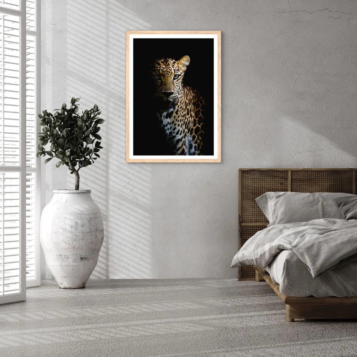 Poster in einem Rahmen aus heller Eiche - Dunkle Schönheit - 70x100 cm