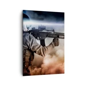 Bild auf Leinwand - Leinwandbild - Ein Soldat im Einsatz mit einem Gewehr vor einem Hintergrund aus Wolken und Licht. - 50x70cm - Nur ein Held - Moderne Wanddekoration für Wohnzimmer und Schlafzimmer ARTTOR