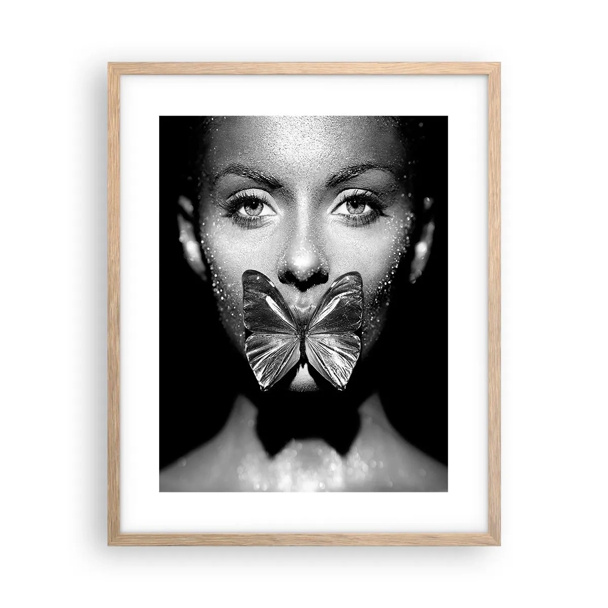 Poster in einem Rahmen aus heller Eiche - Schmetterlingskuss - 40x50 cm