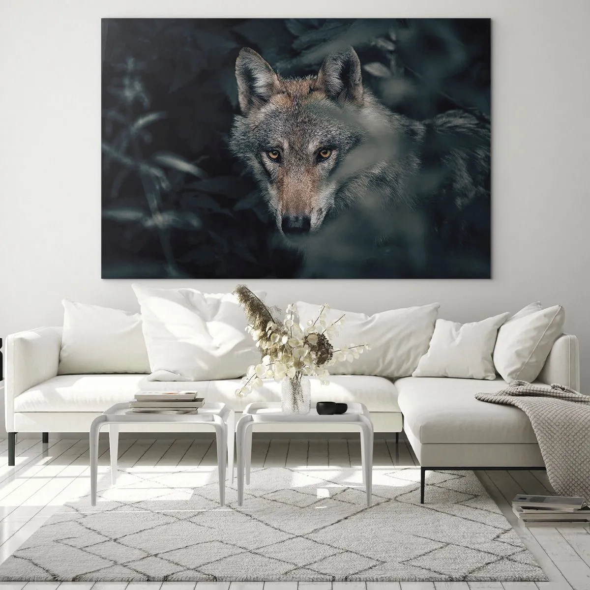 Glasbild - Bild auf glas - Ein Wolf beobachtet wachsam aus seinem Versteck im Walddickicht - 100x70cm - Jäger - Moderne Wanddekoration für Wohnzimmer und Schlafzimmer ARTTOR