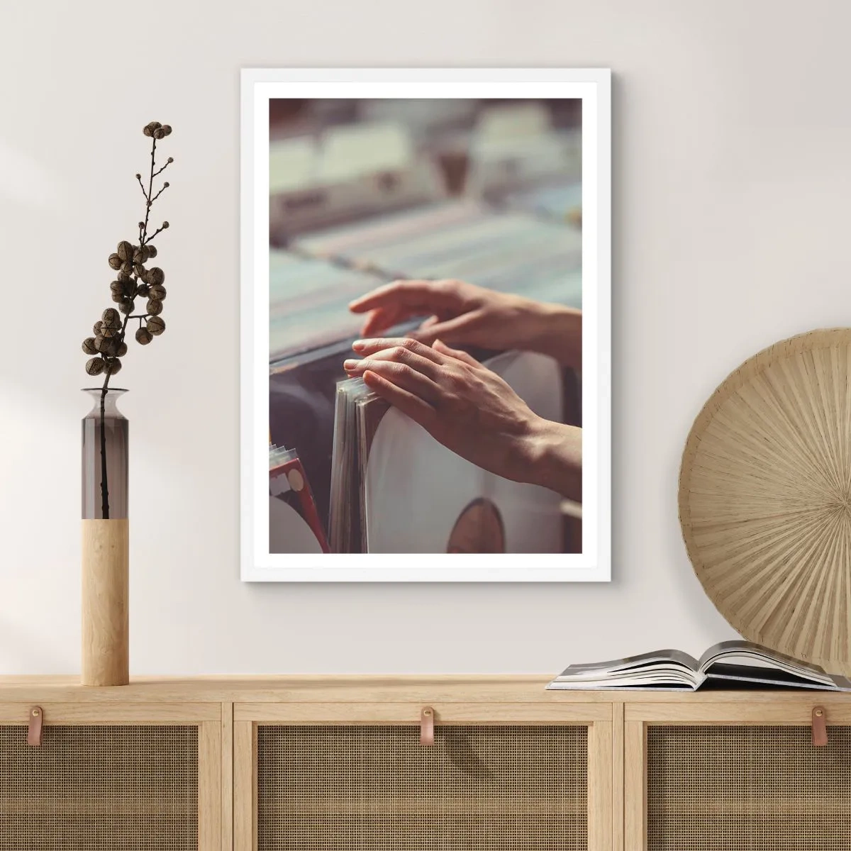 Poster in einem weißen Rahmen - Auf der Suche nach Emotionen - 70x100 cm