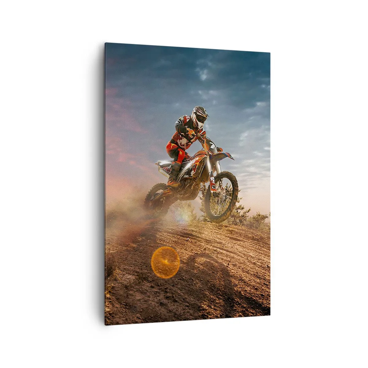 Bild auf Leinwand - Leinwandbild - Motorradfahrer in den Dünen bei Sonnenuntergang - 80x120cm - Für den Sieg - Moderne Wanddekoration für Wohnzimmer und Schlafzimmer ARTTOR