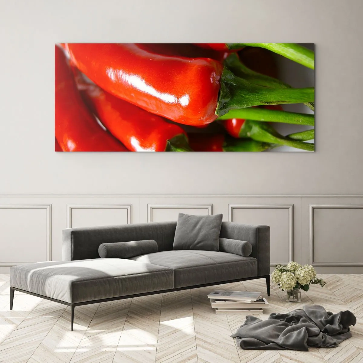 Glasbild - Bild auf glas - Nahaufnahme von roten Chilischoten mit grünen Stielen - 120x50cm - Saftig, glänzend, glatt - Moderne Wanddekoration für Wohnzimmer und Schlafzimmer ARTTOR