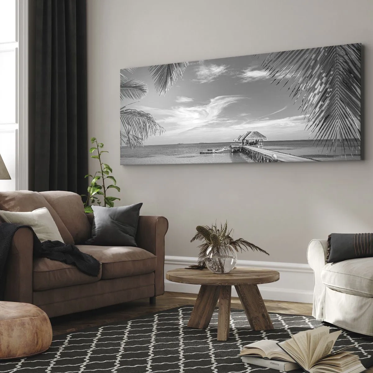 Bild auf Leinwand - Leinwandbild - Schwarz-weißer Strand mit Pier und Palmen an einer tropischen Küste - 120x50cm - Erinnerung oder Traum? - Moderne Wanddekoration für Wohnzimmer und Schlafzimmer ARTTOR