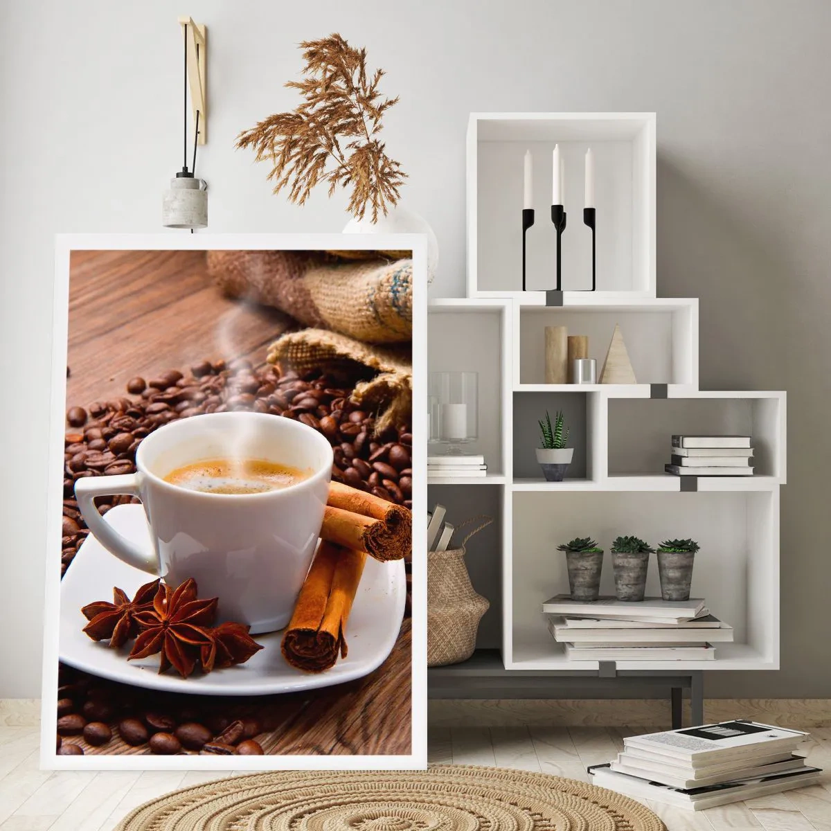Poster - Eine Tasse Kaffee mit Gewürzen auf einem Hintergrund aus Kaffeebohnen - 50x70cm - Würziger Geschmack und Aroma - Moderne Wanddekoration für Wohnzimmer und Schlafzimmer ARTTOR