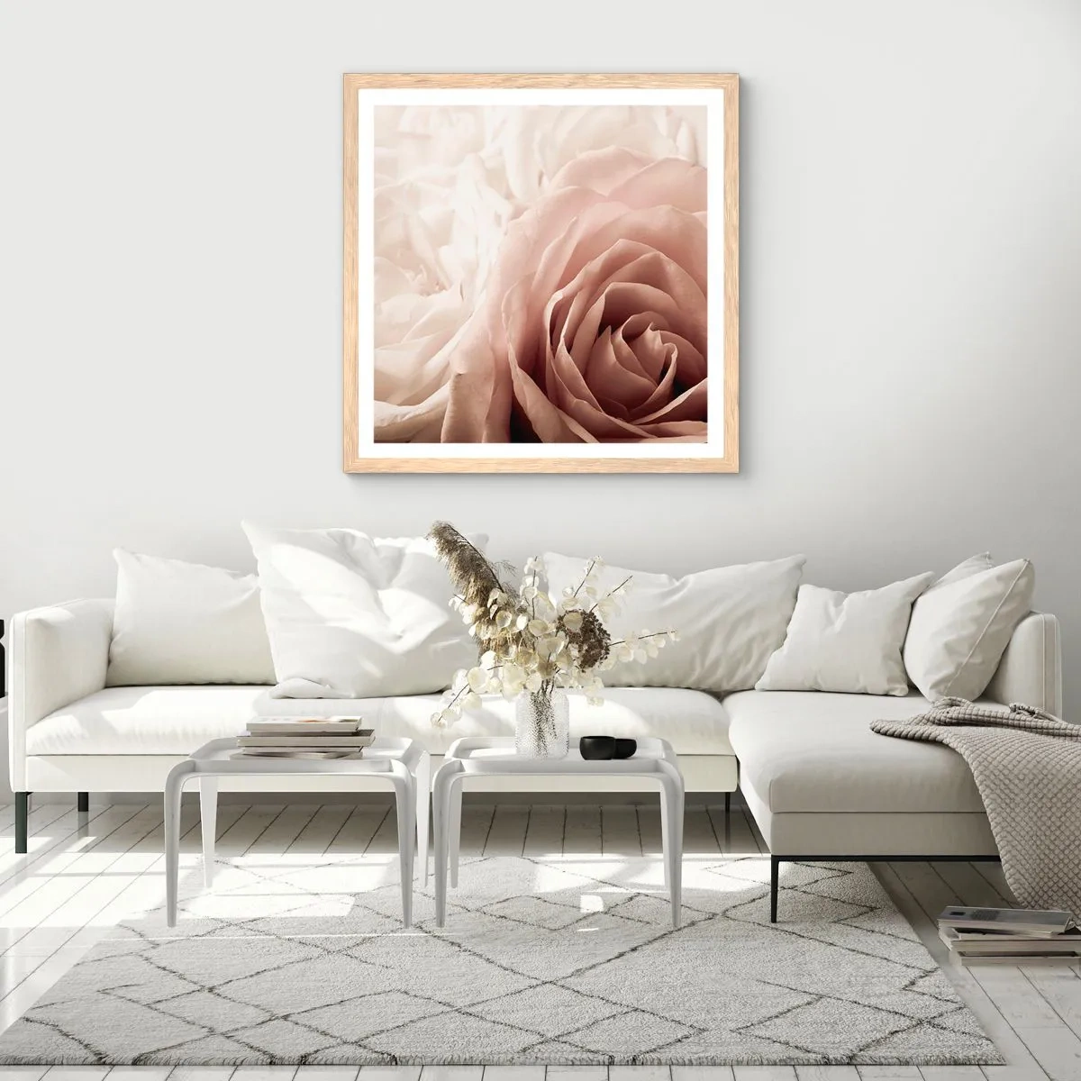 Poster in einem Rahmen aus heller Eiche - Im Herzen der Rose - 50x50 cm