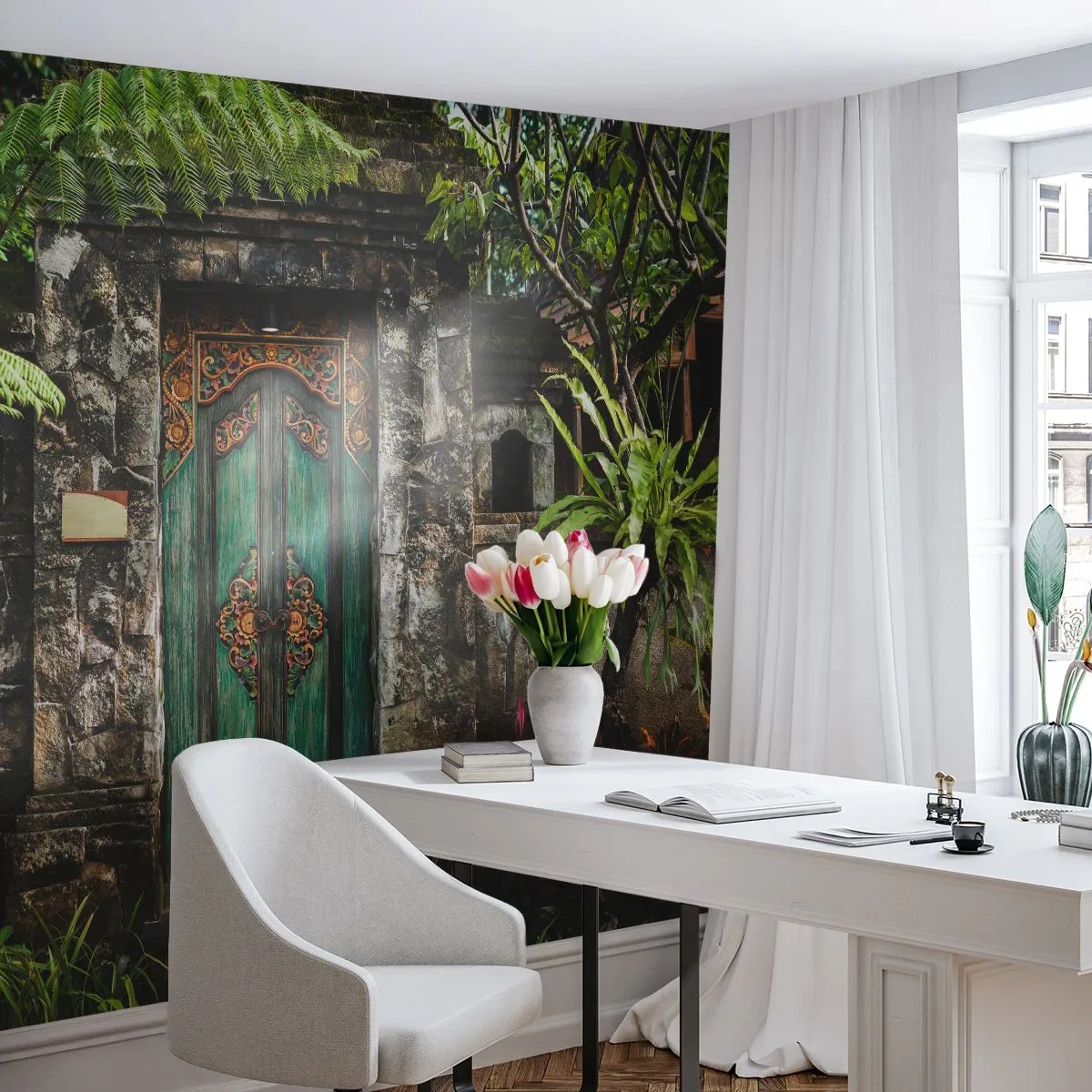 Fototapete Standard Eco - Verzierte Holztüren eingebettet zwischen tropischen Pflanzen und einer Steinmauer - 100x70cm - Eine Tür zu einer exotischen Welt - Moderne Wanddekoration für Wohnzimmer und Schlafzimmer ARTTOR