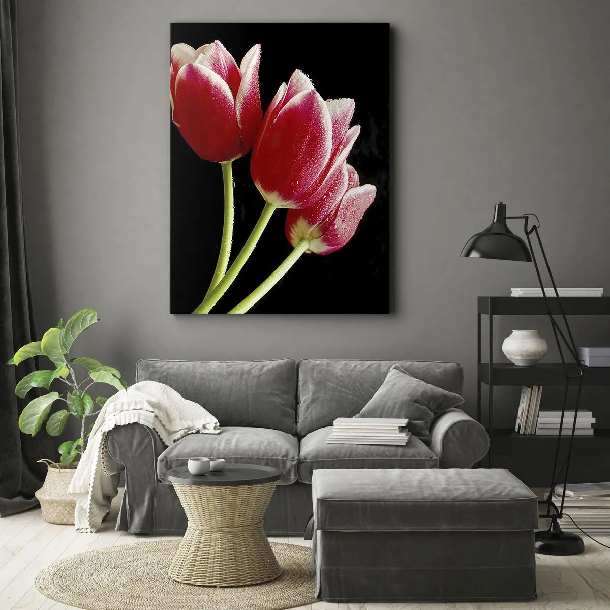 Bild auf Leinwand - Leinwandbild - Rote Tulpen mit Tautropfen auf schwarzem Hintergrund - 50x70cm - Ein Versprechen der reinen Liebe - Moderne Wanddekoration für Wohnzimmer und Schlafzimmer ARTTOR