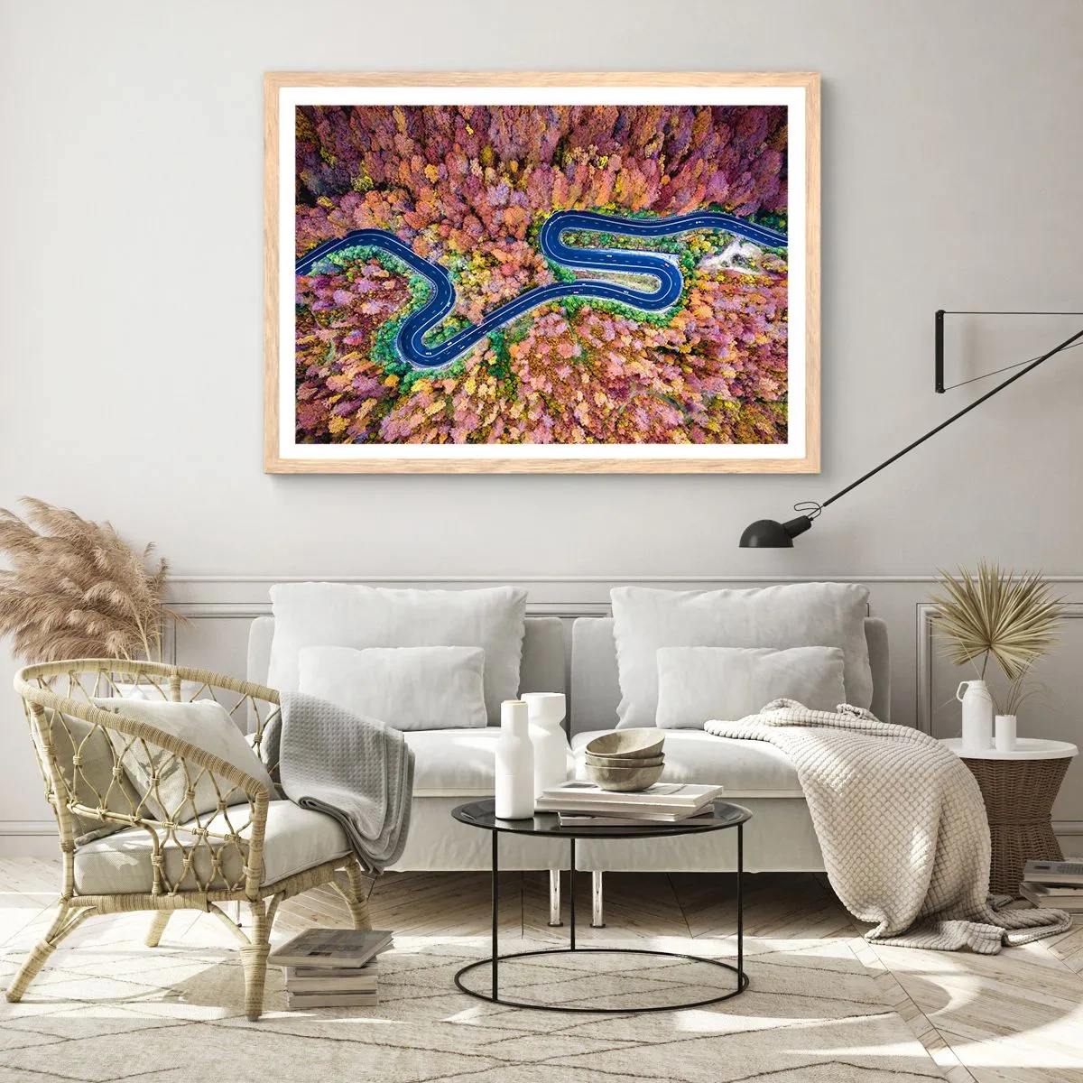 Poster in einem Rahmen aus heller Eiche - Kurvenreicher Weg durch den Wald - 100x70 cm