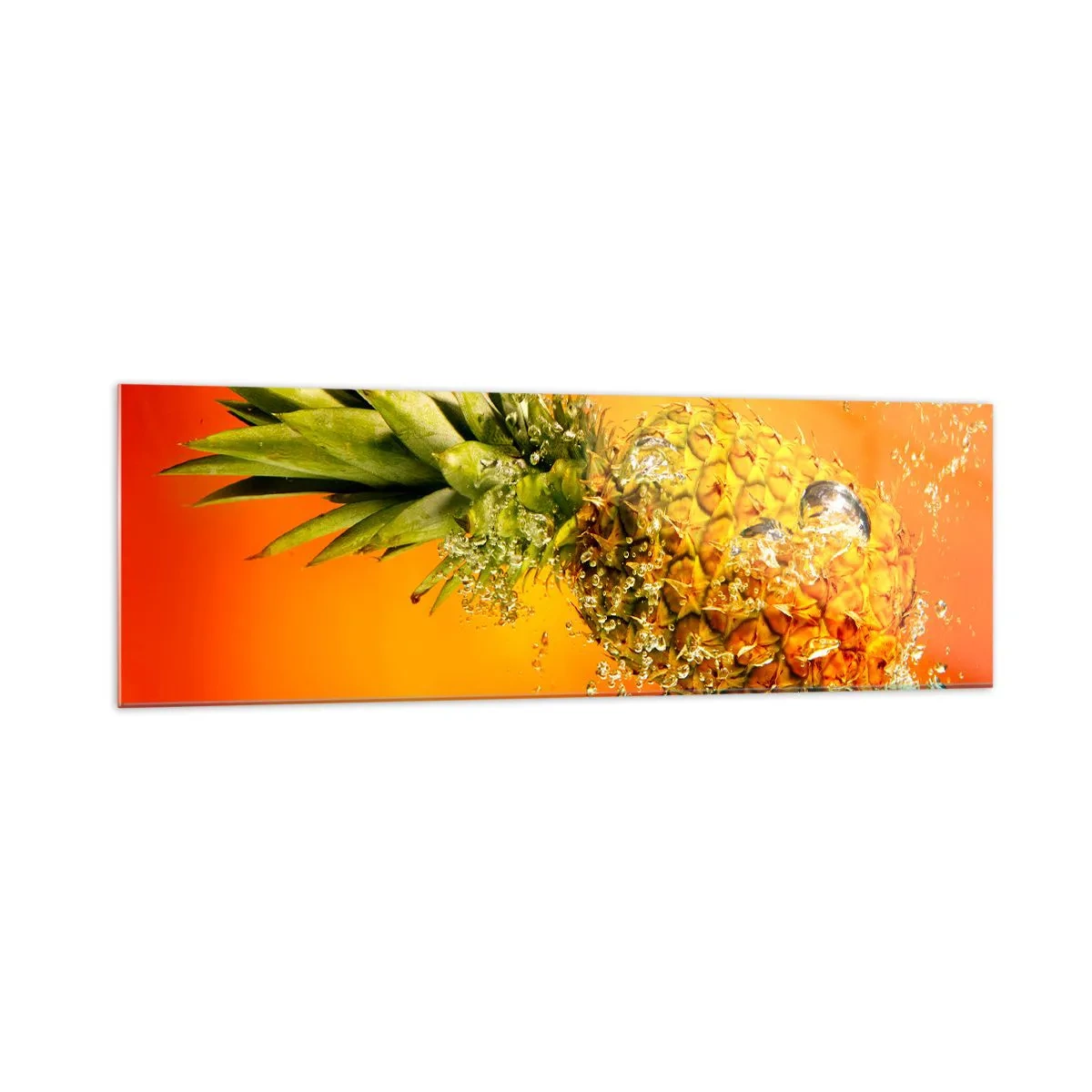 Glasbild - Bild auf glas - Eine in Wasser getauchte Ananas vor einem orangefarbenen Hintergrund mit Farbverlauf. - 160x50cm - Tropisch saftige Frische - Moderne Wanddekoration für Wohnzimmer und Schlafzimmer ARTTOR