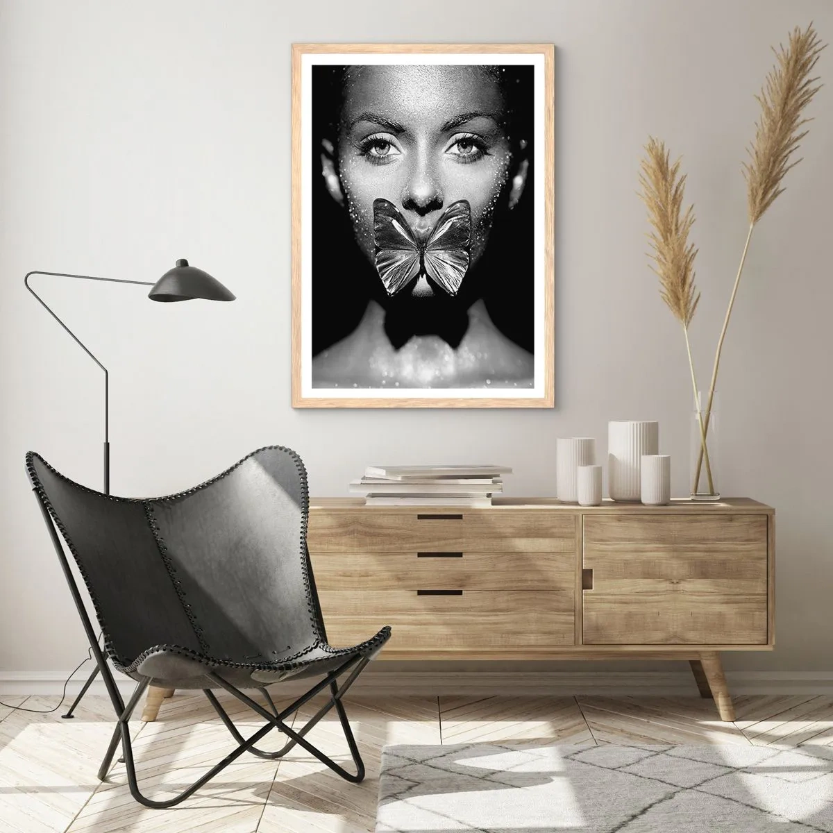 Poster in einem Rahmen aus heller Eiche - Schmetterlingskuss - 70x100 cm