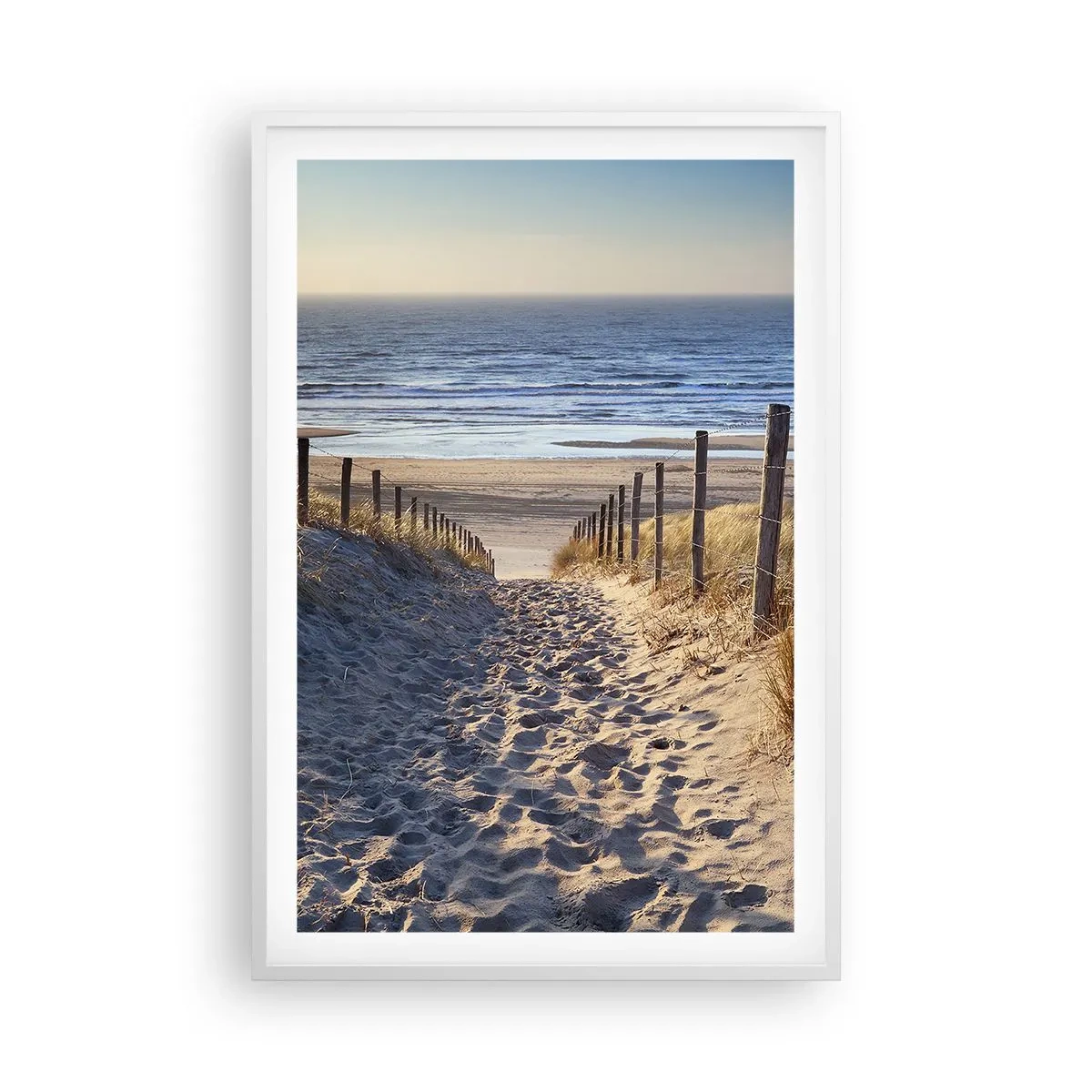 Poster in einem weißen Rahmen - Das Rauschen des Meeres, der Gesang der Vögel, ein wilder Strand im Gras ... - 61x91 cm