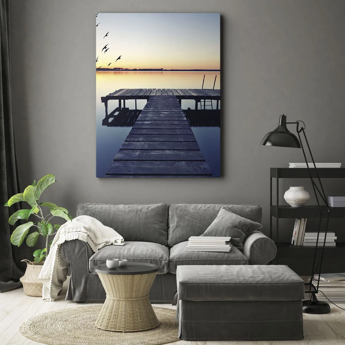 Bild auf Leinwand - Leinwandbild - Holzsteg auf einem See bei Sonnenaufgang mit Vögeln - 50x70cm - Das war ein guter Tag - Moderne Wanddekoration für Wohnzimmer und Schlafzimmer ARTTOR
