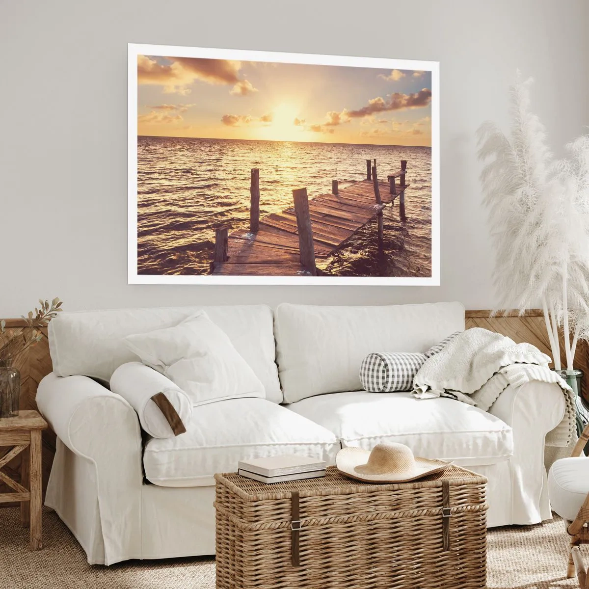 Poster - Ein Holzsteg führt in Richtung Sonnenuntergang - 100x70cm - Das goldene Land der Sanftmut - Moderne Wanddekoration für Wohnzimmer und Schlafzimmer ARTTOR