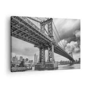 Bild auf Leinwand - Leinwandbild - Eine Brücke in Schwarz-Weiß mit Blick auf die Stadt - 70x50cm - Ins Herz der Stadt - Moderne Wanddekoration für Wohnzimmer und Schlafzimmer ARTTOR