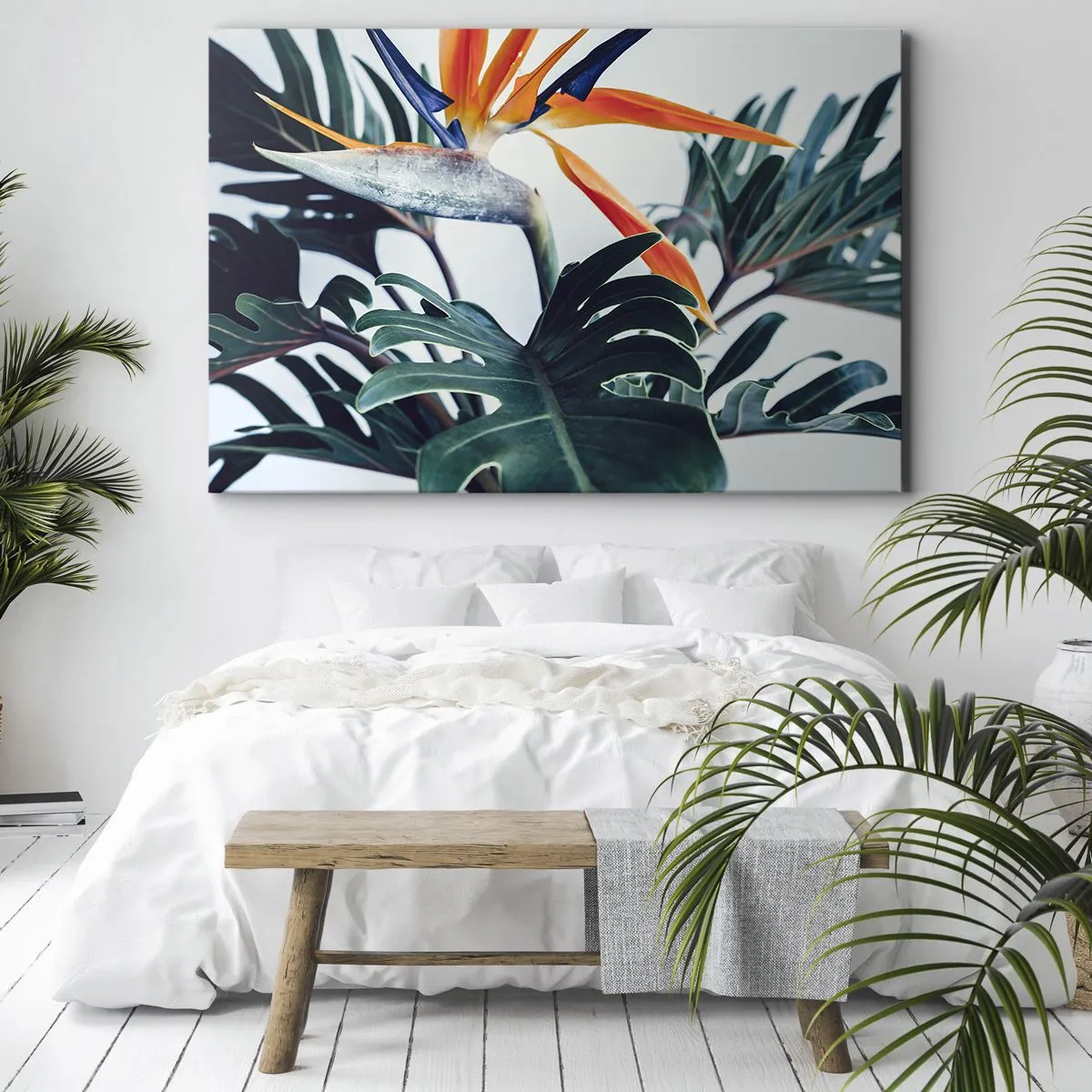 Bild auf Leinwand - Leinwandbild - Strelitzia-Blüte, umgeben von Blättern in hellem Licht - 70x50cm - Vogelbusch - Moderne Wanddekoration für Wohnzimmer und Schlafzimmer ARTTOR