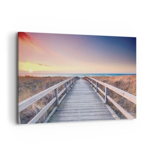 Bild auf Leinwand - Leinwandbild - Ein Holzsteg führt bei Sonnenuntergang zum Strand, der Himmel ist in Pastellfarben gemalt. - 120x80cm - Baltische Abend-Aurora - Moderne Wanddekoration für Wohnzimmer und Schlafzimmer ARTTOR