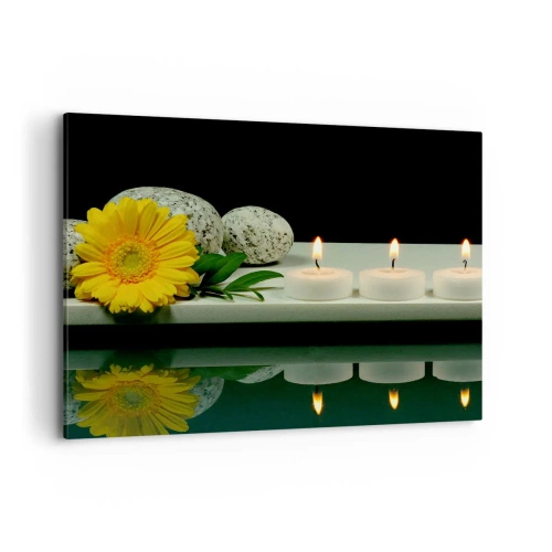 Bild auf Leinwand - Leinwandbild - Gelbe Blume, Kerzen und Steine vor dem Wasserhintergrund - 100x70cm - Beruhigung der Sinne - Moderne Wanddekoration für Wohnzimmer und Schlafzimmer ARTTOR