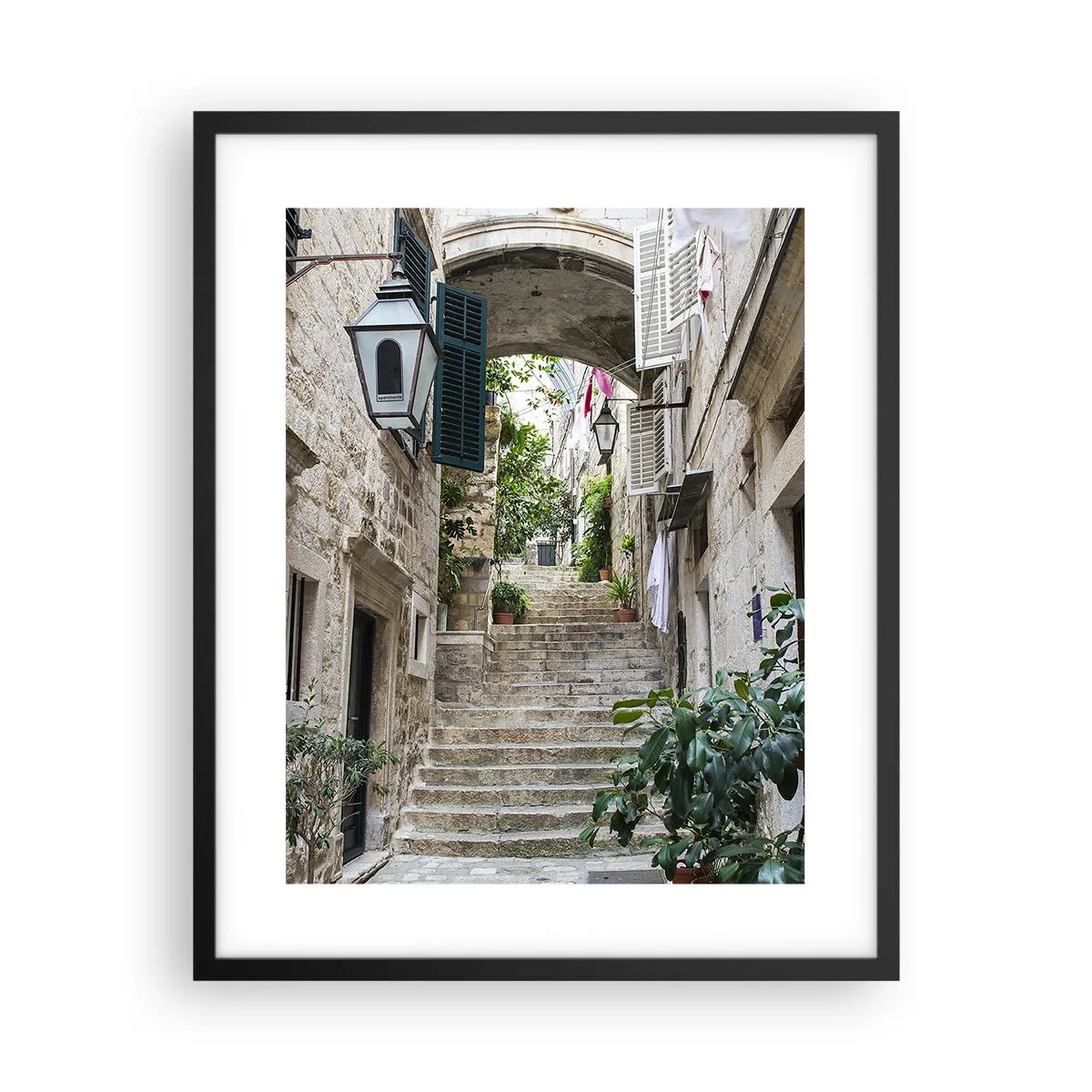 Poster in einem schwarzem Rahmen - Eine bezaubernde Gasse - 40x50 cm