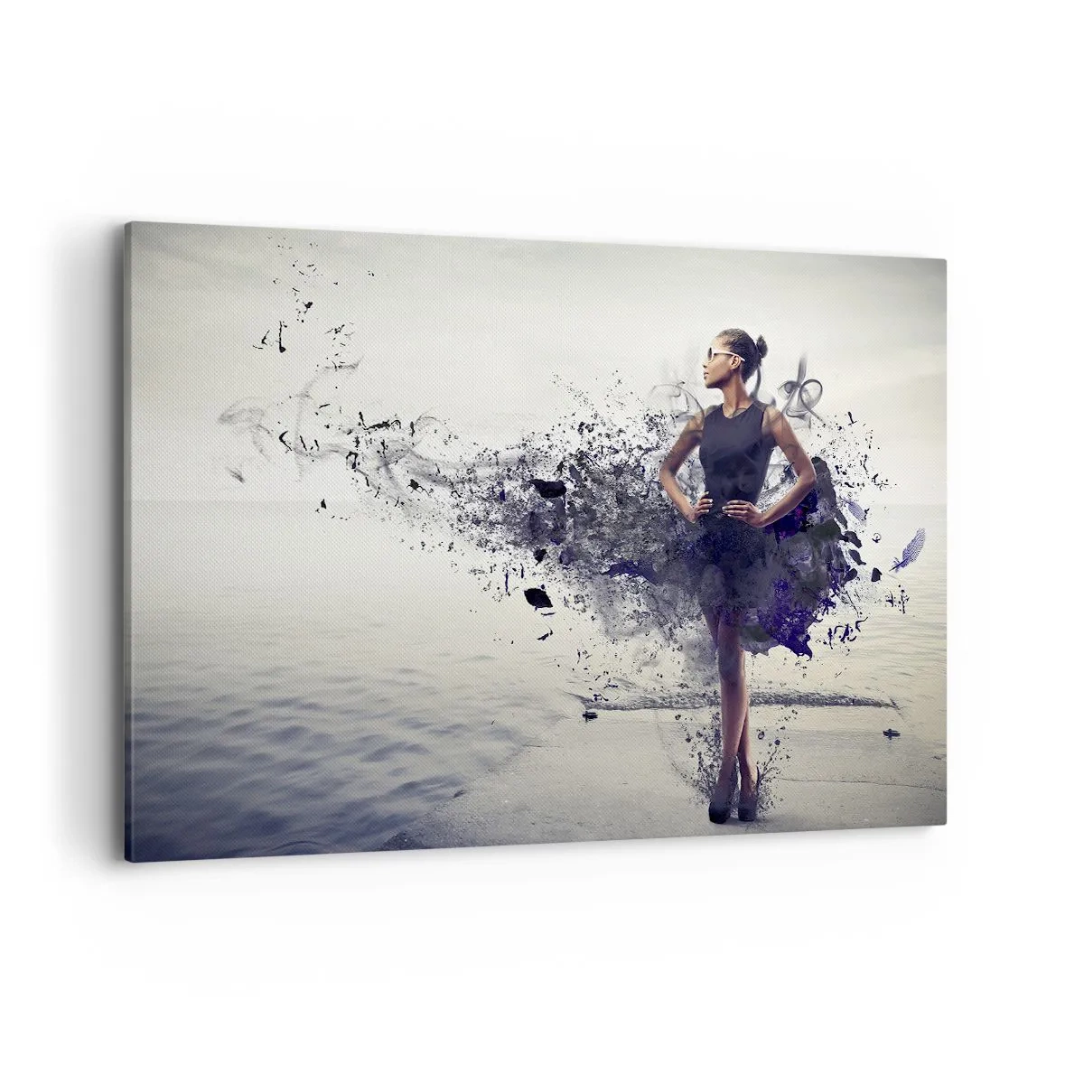 Bild auf Leinwand - Leinwandbild - Eine Frau in einer künstlerischen Komposition vor dem Hintergrund von Wasser - 120x80cm - Afrikanische Venus - Moderne Wanddekoration für Wohnzimmer und Schlafzimmer ARTTOR