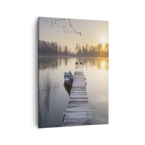 Bild auf Leinwand - Leinwandbild - Ein Pier am Seeufer am Morgen mit einem Boot und Stühlen - 50x70cm - Ich komme nach einiger Zeit zurück - Moderne Wanddekoration für Wohnzimmer und Schlafzimmer ARTTOR