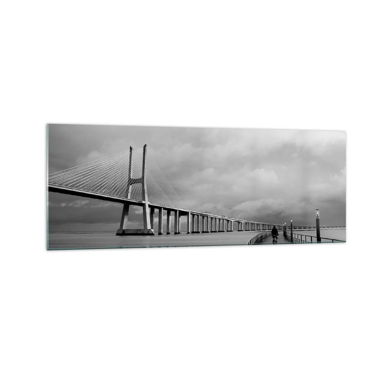 Glasbild - Bild auf glas - Eine Hängebrücke über dem Wasser in Schwarz und Weiß - 140x50cm - Jedem das Verdiente - Moderne Wanddekoration für Wohnzimmer und Schlafzimmer ARTTOR