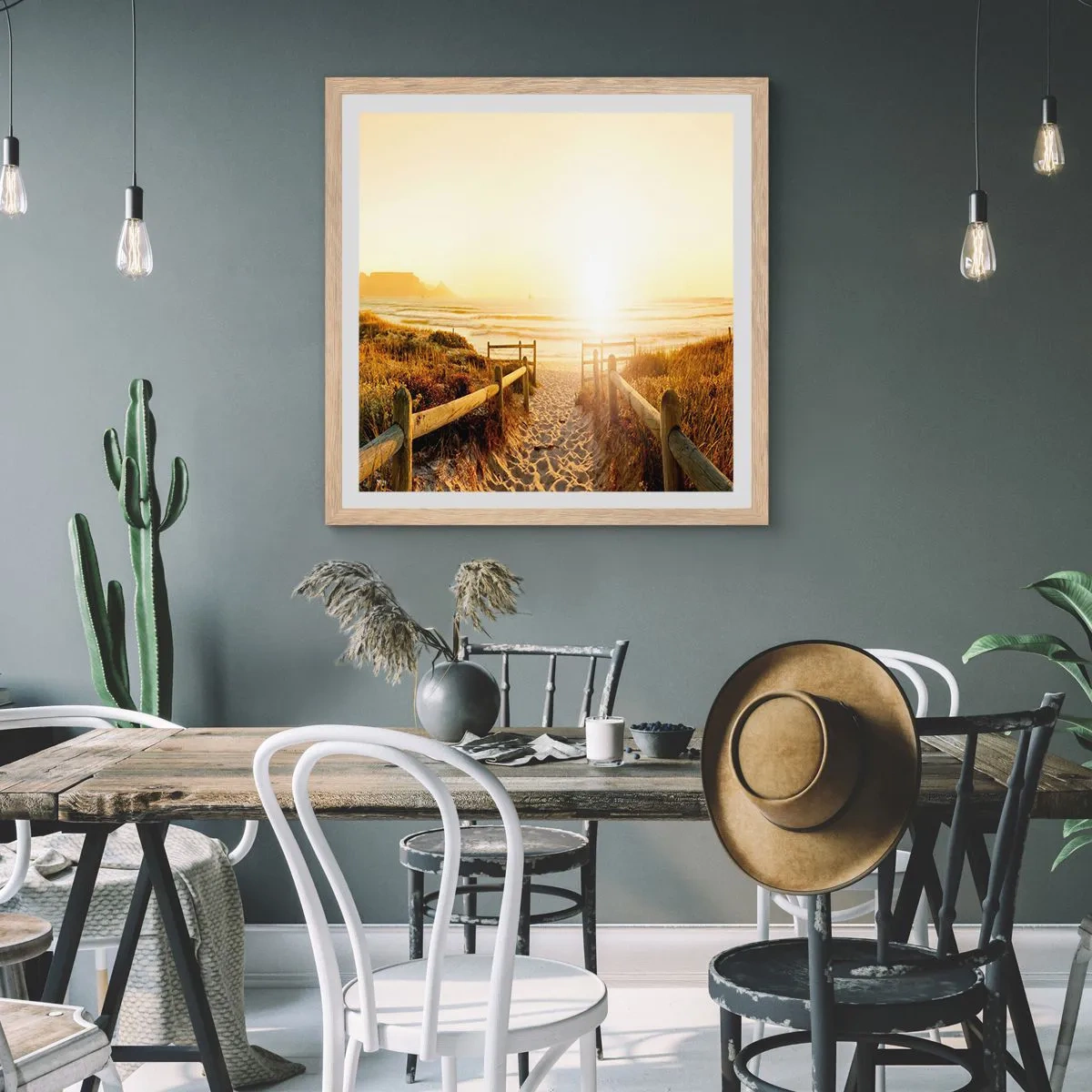 Poster in einem Rahmen aus heller Eiche - Über die Düne, der Sonne entgegen - 50x50 cm