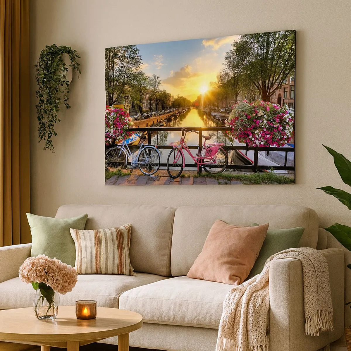 Bild auf Leinwand - Leinwandbild - Fahrräder auf einer Brücke im Schein der untergehenden Sonne - 70x50cm - Frühlingsmorgen in Amsterdam - Moderne Wanddekoration für Wohnzimmer und Schlafzimmer ARTTOR