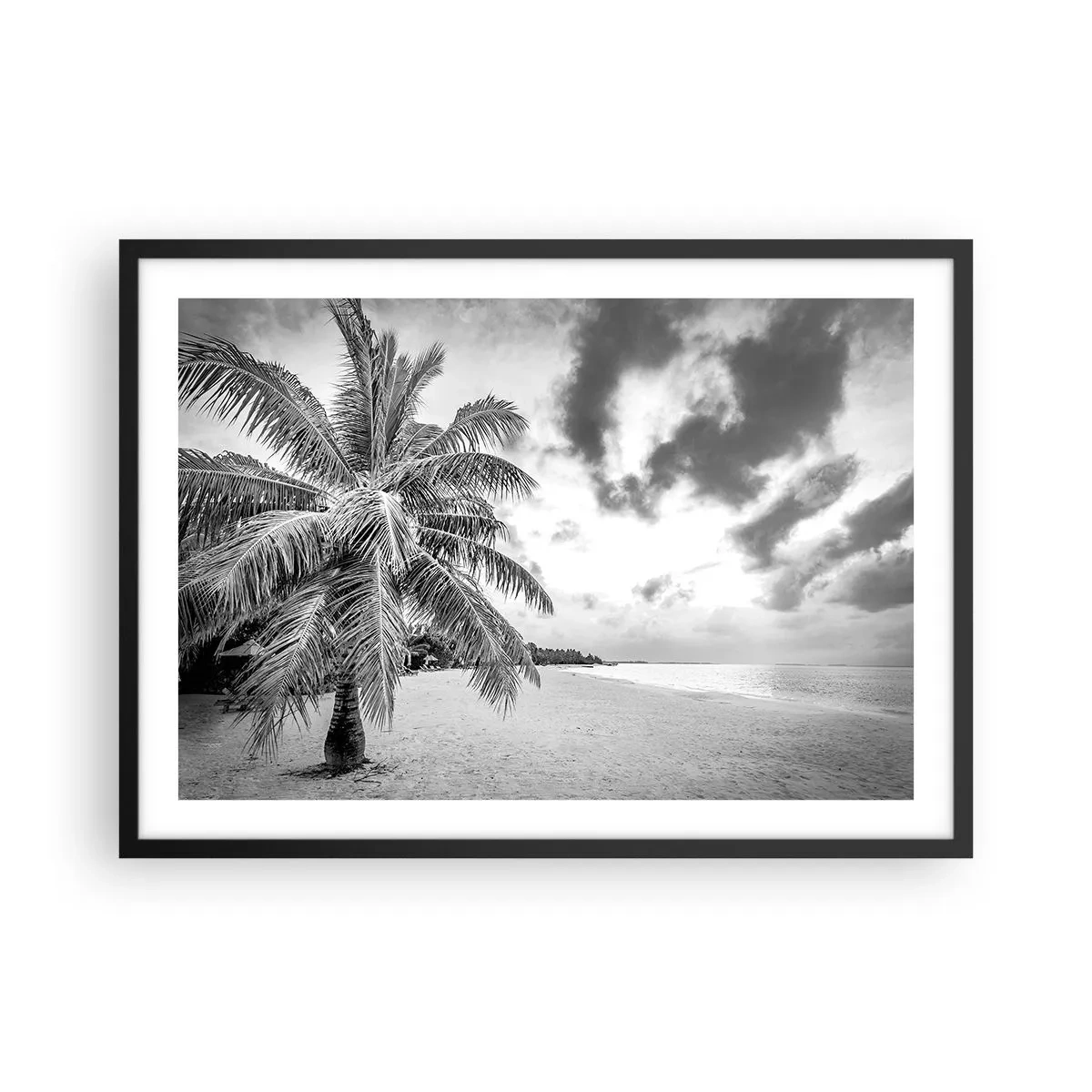 Poster in einem schwarzem Rahmen - Schwarz-weiße Palme an einem leeren Strand mit Wolken - 70x50cm - Wenn du dich nach Einsamkeit sehnst ... - Moderne Wanddekoration für Wohnzimmer und Schlafzimmer ARTTOR