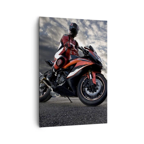 Bild auf Leinwand - Leinwandbild - Ein Motorradfahrer auf einem Sportmotorrad vor bewölktem Himmel - 70x100cm - Dunkler Reiter - Moderne Wanddekoration für Wohnzimmer und Schlafzimmer ARTTOR